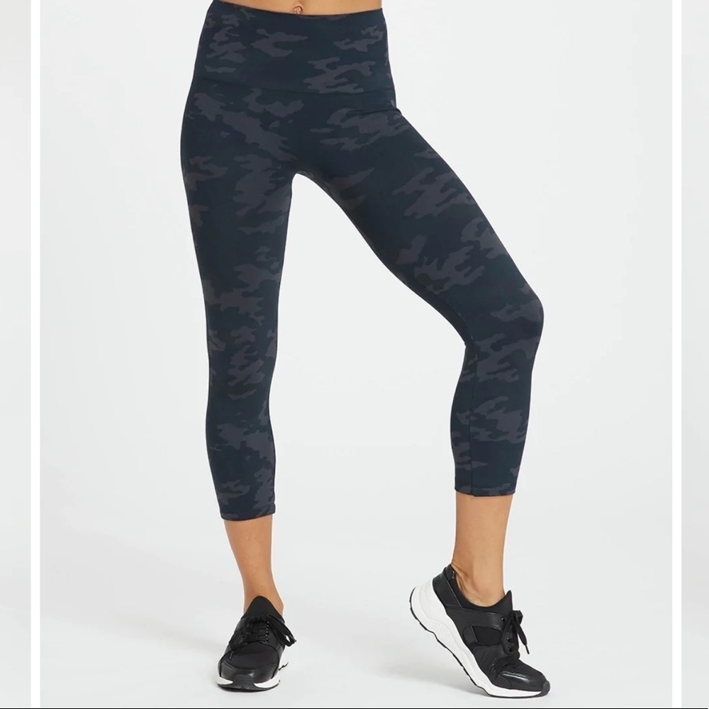 Spanx Look at Me Now Camo Seamless Cropped Leggings womens medium